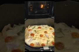 Day -41 Focaccia bread #viralvideo #airfryer #italianfood #mayrakisecratrasoi@Mayrakisecretrasoi