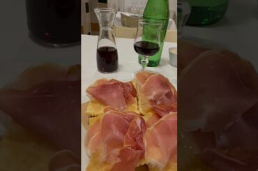 Gnocco frito con prosciutto crudo and tagliatelle al ragú #trattoria #italianfood #modena