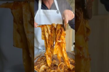 Authentic Ragu alla Bolognese (Traditional Style) 🍝🇮🇹 #pasta #italianfood #shorts