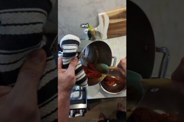 Bolognese, the most warming sauce in Italian cuisine. #food #cooking #italia #bolognese