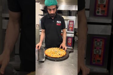 #pizzajohns #itspizzatime #bbqpizza #pizzalover #pizzarecipes #pizzatime #pizzatoppings #food