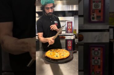 #pizzajohns #itspizzatime #bbqpizza #pizzalover #pizzarecipes #food #pizzatoppings #pizzatime