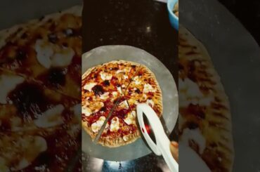 pizza 🍕 paratha 😋#shraddhasingh6221 #indianfood #yt #cooking #shortsfeed #shorts