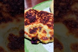 Schiacciatine ripiene carciofi e cipolla rossa siciliana