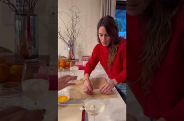 An Italian making egg rolls… basically cannelloni in disguise 😎🍝