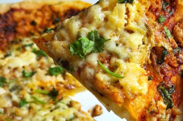Cheesy garlic pizza #garlicpizza