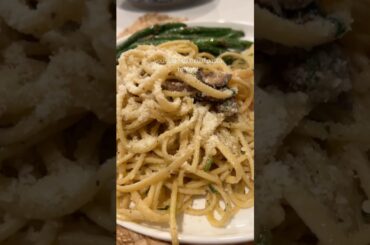 Love this easy pasta recipe 🤩 just mushrooms, butter, EVOO, parsley and lots of Parmesan