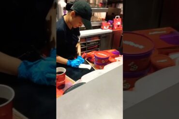 SA JOLLIBEE BIDA ANG SAYA😊 #shortsfeed #trending #food #italy #europe #shorts