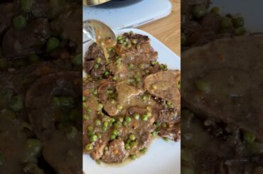 Beef Ossobuco with Peas: Italian Comfort 🍖🇮🇹 #beef #easyrecipe #shorts