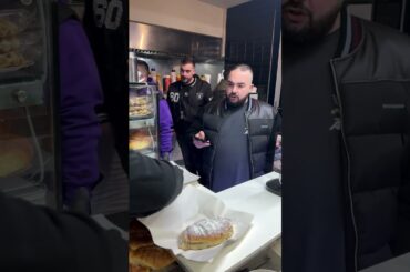 It's Very Yummy 😍 #trending #trendingshorts #shortsfeed #italy #food #foodie #youtubeshorts #cake