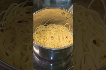 Alfredo spaghetti 🍝 😋#pasta #italy #food #chefathome