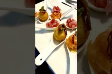 Antipasto di tartar di tonno carpaccio di salmone e polpete di parmigiana e acuge #italy