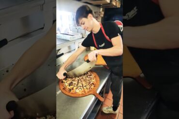 ROUND TABLE PIZZA  #usa #pizza #food #fastfood #pizzalover #italianfood #pizzafood #pizzatime #Lodi