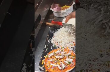 Famous pizza in Delhi😋😍 || India street food #delhifood #shortvideo #youtubeshorts #ytshorts #food