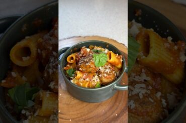 Rigatoni and Meatballs. So easy and so delicious! #shorts #pasta #meatballs #food