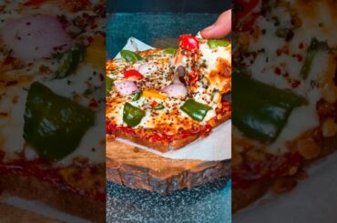 5-Min Bread Pizza in Oven 🍕 | Onion Capsicum Cheesy Pizza Recipe #shorts
