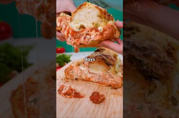 This LASAGNA GARLIC BREAD is insane!