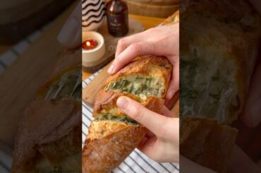 🧄 Cheesy Garlic Baguette