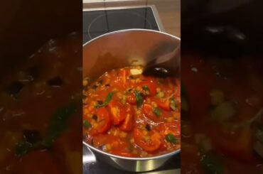 04/02/25: Le ricette di Liberato: "Maccheroncini con melenzana"