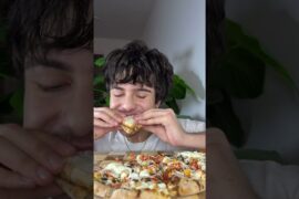 This margherita pizza was actually insane #pizza #mukbang #food #eating #miladweyy