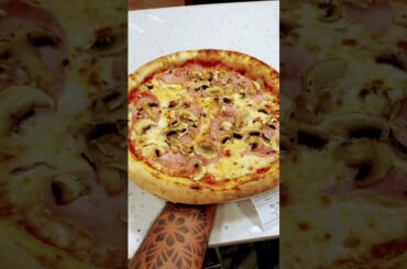 #pizza #italyfood #goviral #trending #food #cheese #pizzatime #foryou #best #recipe