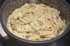 Rigatoni with Pesto and Mushrooms