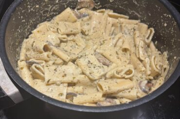 Rigatoni with Pesto and Mushrooms
