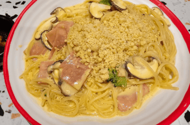 Carbonara with lots of cheese! 🧀