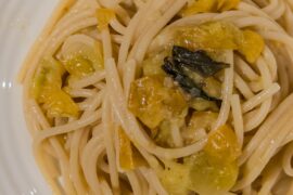 Spaghettoni with yellow cherry tomatoes and basil (failed test, I won't buy them again)