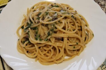 Spaghetti with garlic, oil and chilli pepper