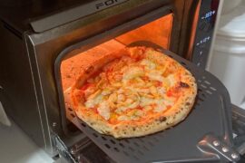 Artichoke heart and mozzarella pizza