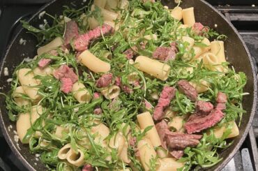 Garlic butter pasta with steak and rocket