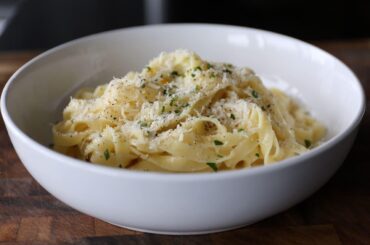 Homemade Fettuccine Alfredo: Italian Cheese and Butter Noodles