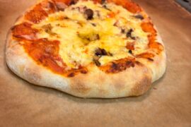 Airy and bubbly pizza dough (No kneading)