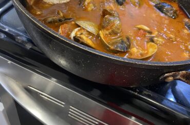 Mussel and clam seafood pasta with home grown Roma tomatoe sauce and basil 🌿 + olive focaccia