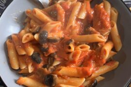 Pasta with cherry tomatoes, olives and powdered chili, similar to a puttanesca