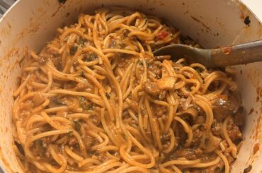 Gotta love a big ol pot of spaghetti