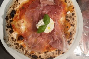 Straight outta my oven, straight from Napoli vibes 🇮🇹🔥
This isn’t pizza… this is therapy.