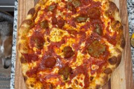 Spicy meatball pizza