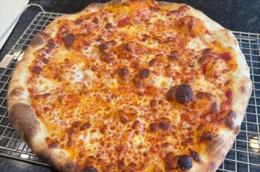 Sauce on top vs. on bottom