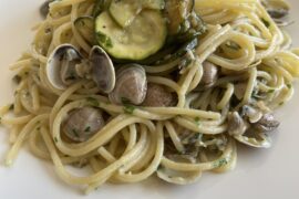 Spaghetti alle Vongole with Zucchini [OC]