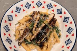 [homemade] chili crisp Alfredo penne with spinach and blackened chicken