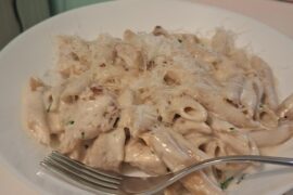 Chicken Alfredo pasta