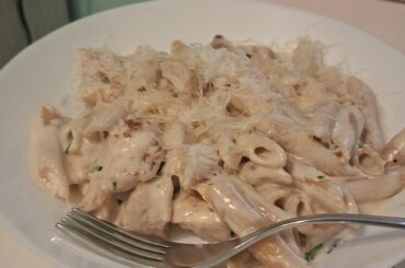 Chicken Alfredo pasta