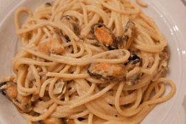 Spaghetti with mussels and shrimps