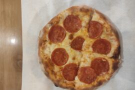 [I ate] regular size chicken pepperoni pizza loved the taste. Love the tomato garlic sauce they served on the side. 🍕🍕