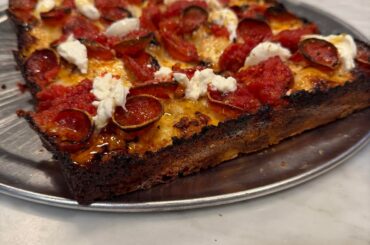 I made Deeeeeetroit pizza