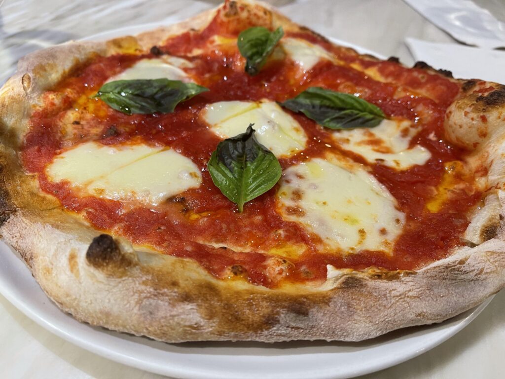 Neapolitan Margherita Pizza with Fresh Mozzarella & Basil [Homemade]
