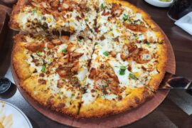 I had "buldak(fire chicken)" spicy pizza from South Korean "Imsil cheese pizza" handmade pizzeria