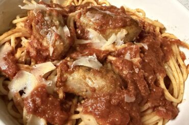 Spaghetti with Italian sausage in a spicy tomato sauce